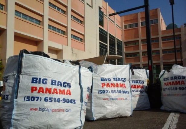 GESVIL RECYCLING PLANT AND UNIVERSIDAD LATINA DE PANAMA Plástico almacenado en big bags para su posterior reciclado